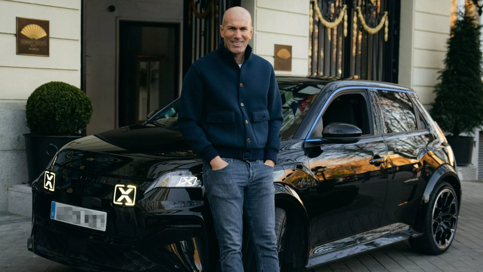 Alpine A290 fait un début électrique remarqué dans les rues de Madrid avec Zinédine Zidane